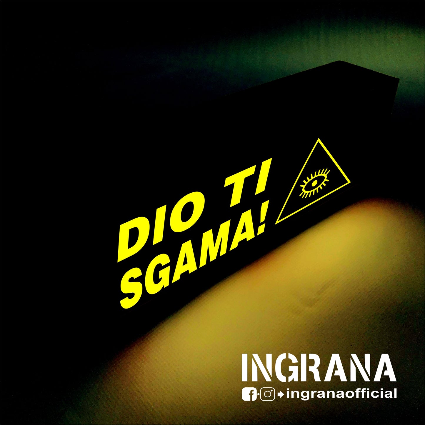 Insegna luminosa "DIO TI SGAMA"