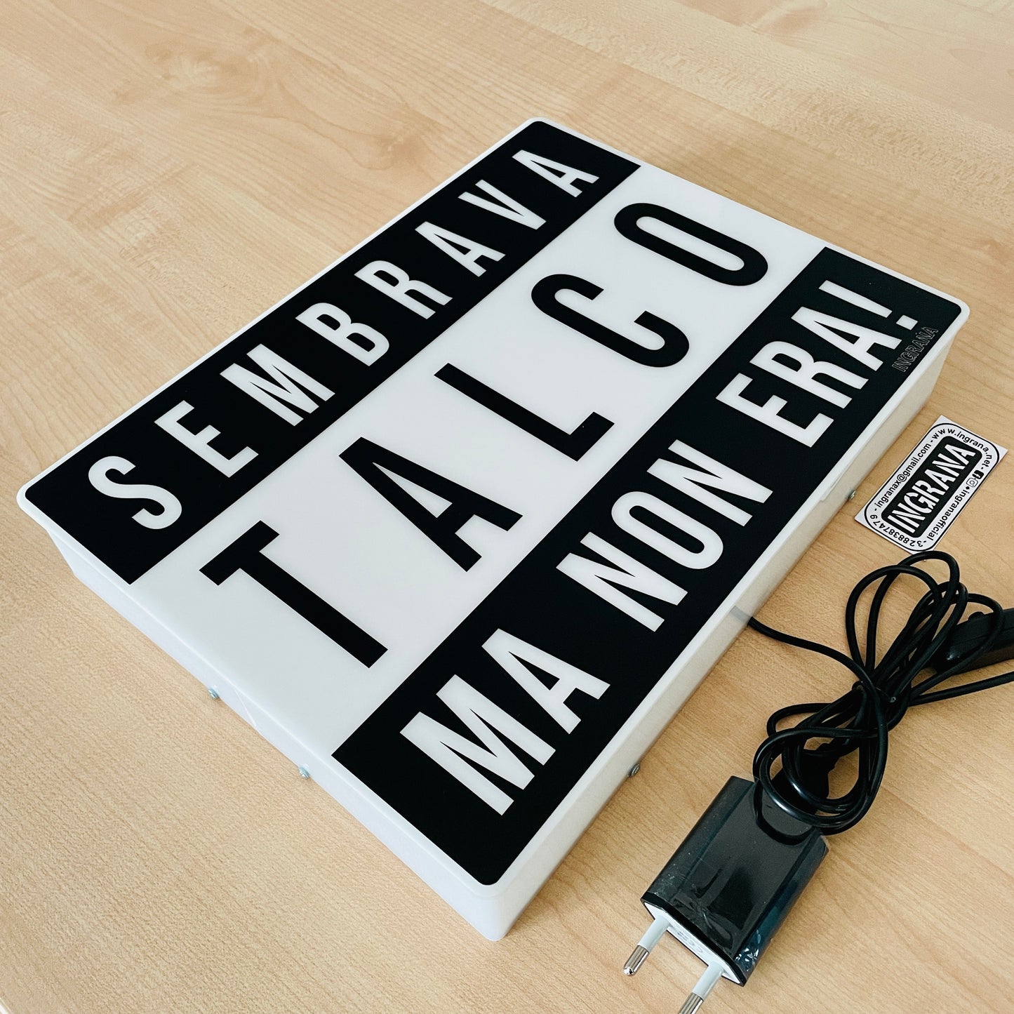 Lampada "SEMBRAVA TALCO MA NON ERA!"