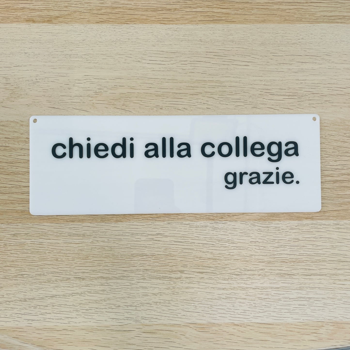 Targa in plexiglass "chiedi alla collega ", vari colori