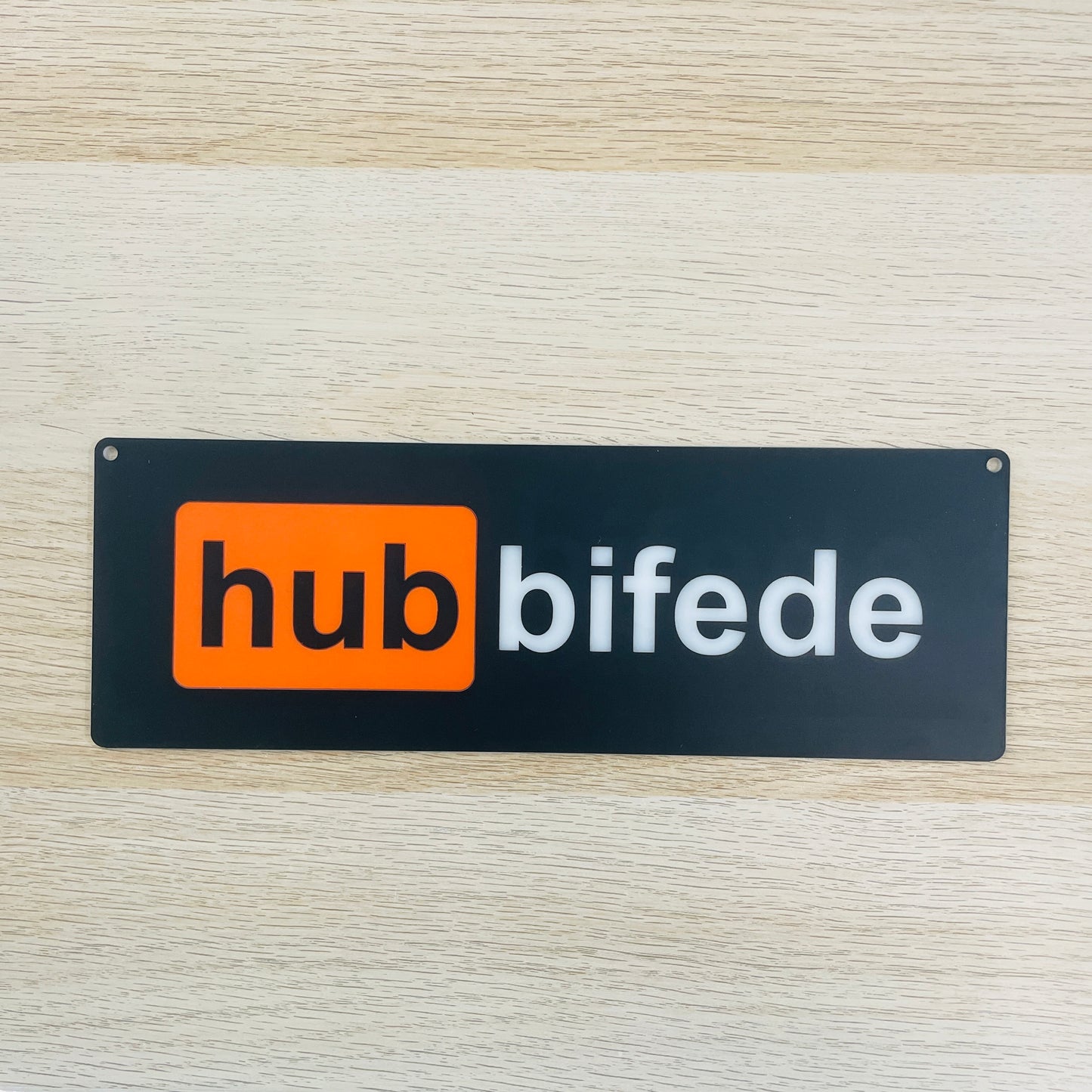 Targa in plexiglass "Hub bifede"