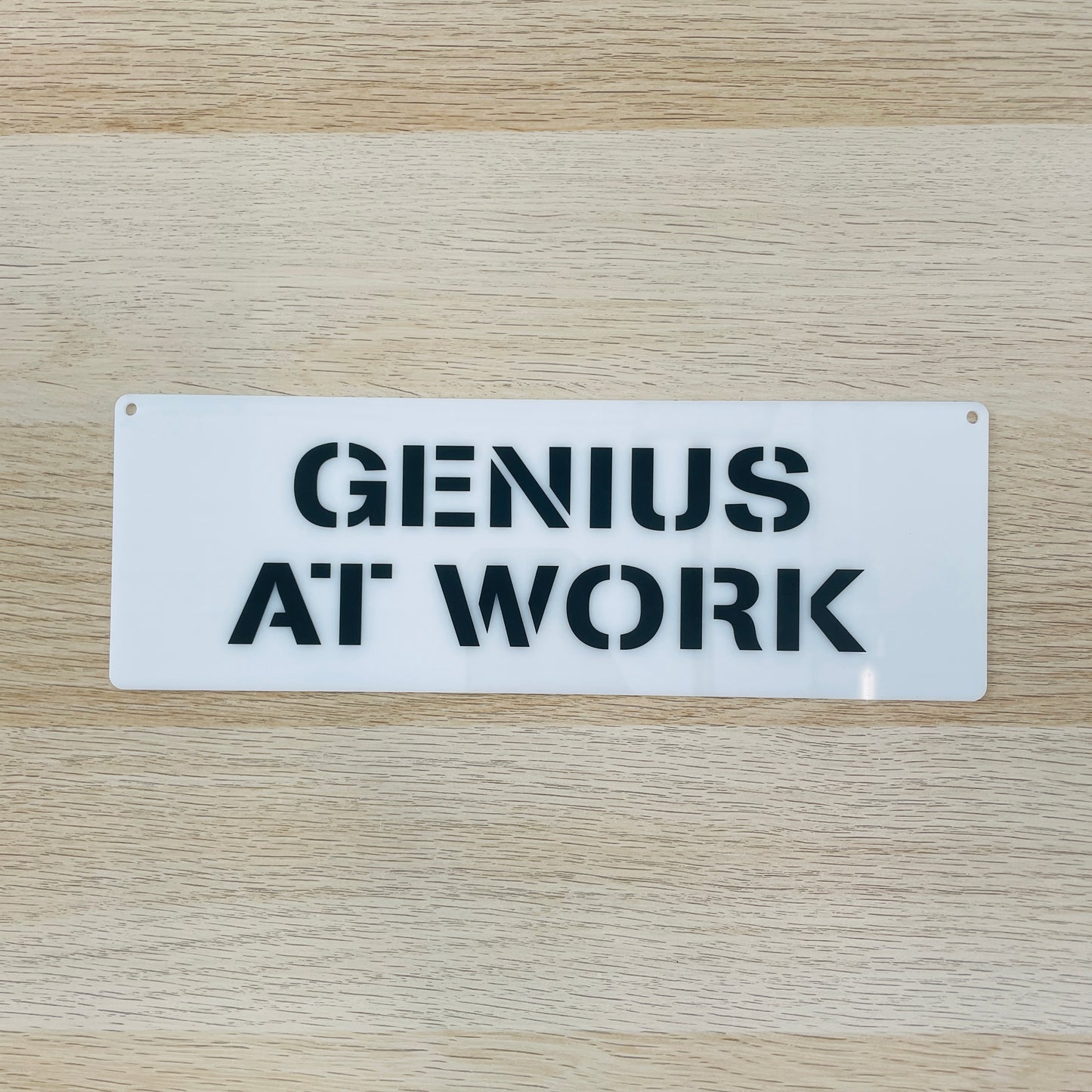Targa in plexiglass "GENIUS AT WORK", vari colori