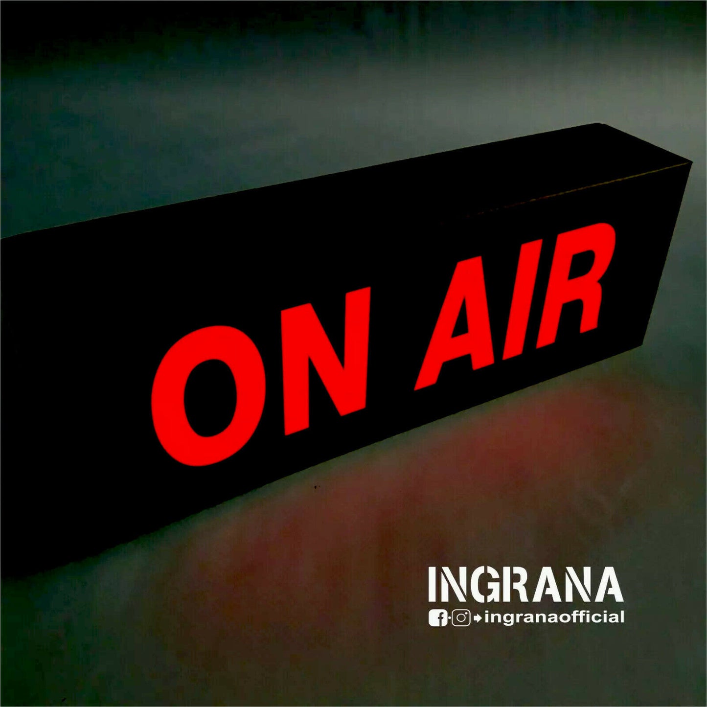Insegna luminosa "ON AIR"